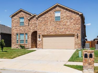 336 Emerald Creek Drive, Fort Worth, TX 76131
