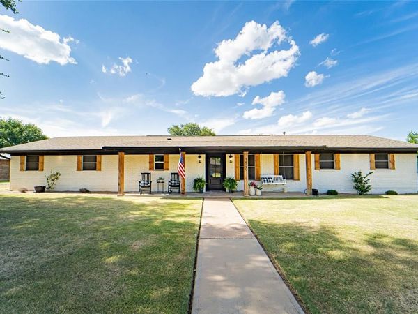 1400 Sycamore Street, Breckenridge, TX 76424