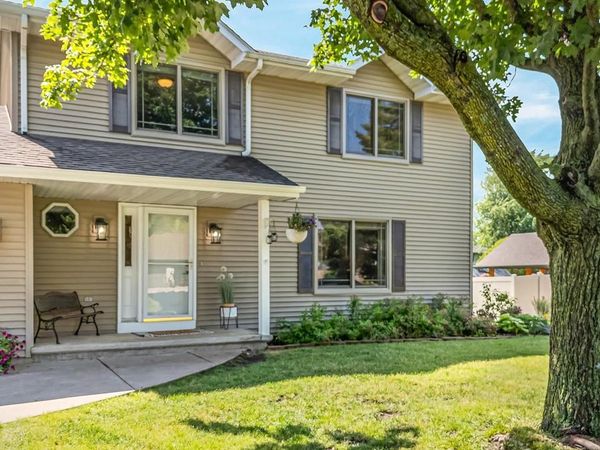 2767 OAKWOOD CIRCLE, Oshkosh, WI 54904