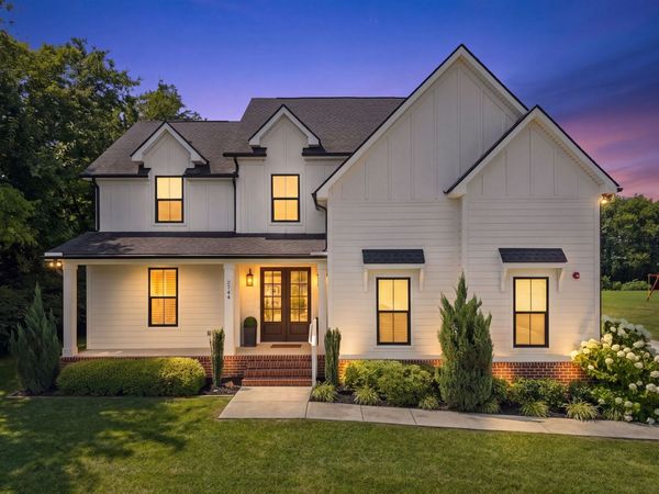 2744 Morrow Ln, Columbia, TN 38401
