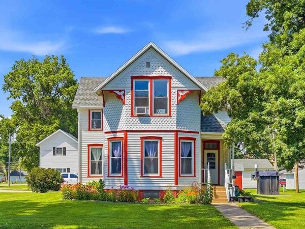 296 W Adams St, Marengo, IA 52301