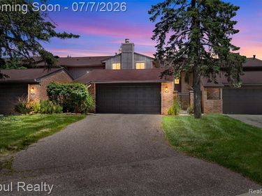 3961 Chablis Street, West Bloomfield Twp, MI 48323