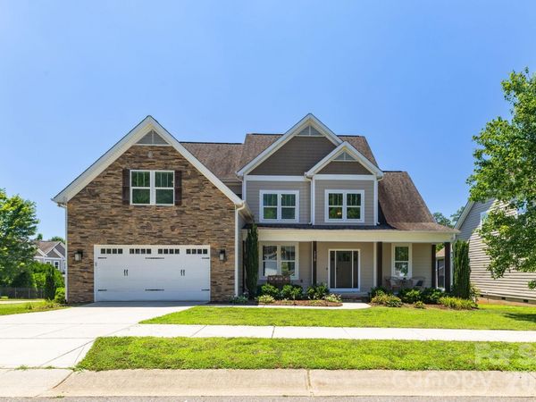1210 39th Avenue NE, Hickory, NC 28601