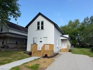 404 5th Street NW, New Philadelphia, OH 44663