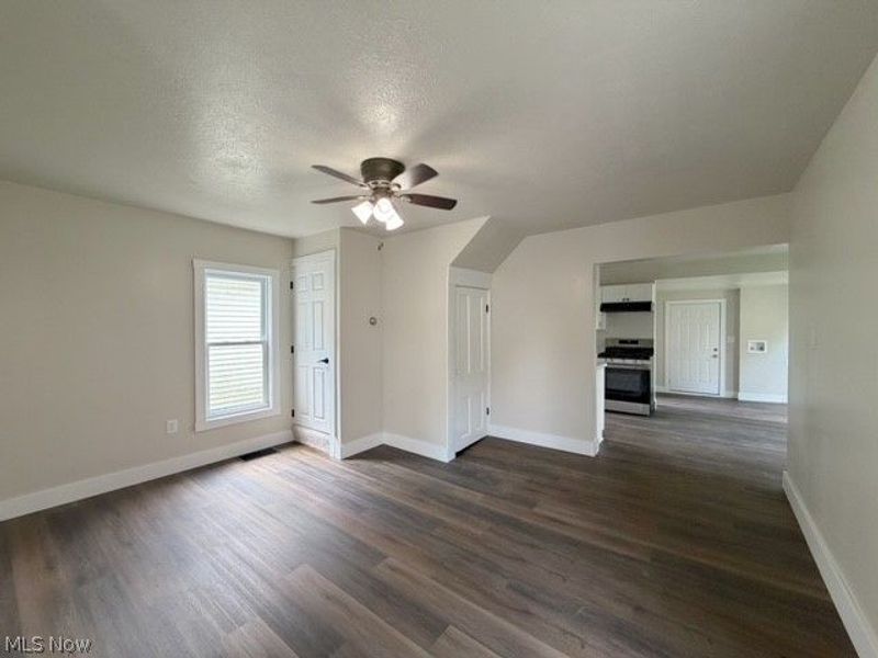 404 5th Street NW, New Philadelphia, OH 44663 Photo 3