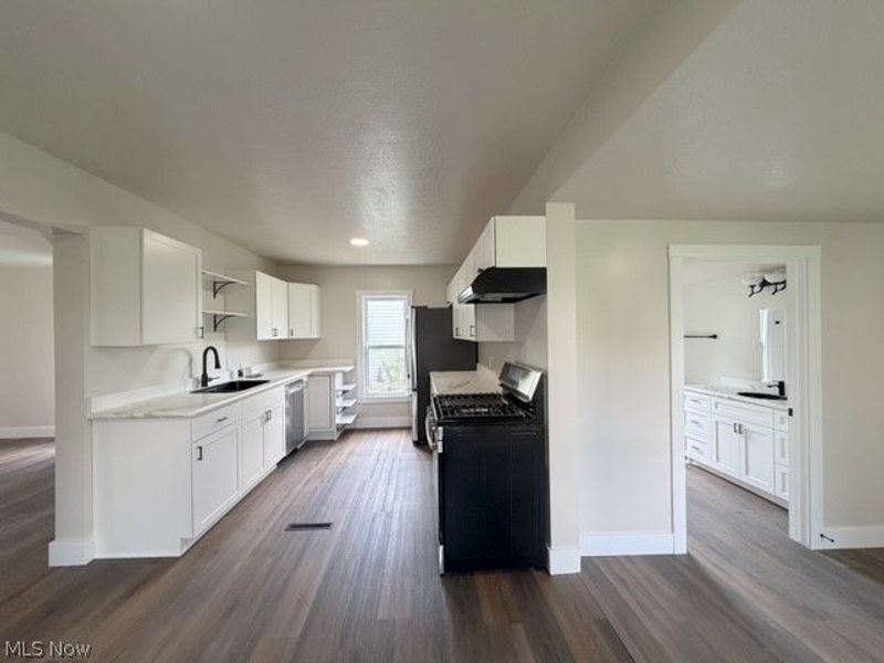 404 5th Street NW, New Philadelphia, OH 44663 Photo 6