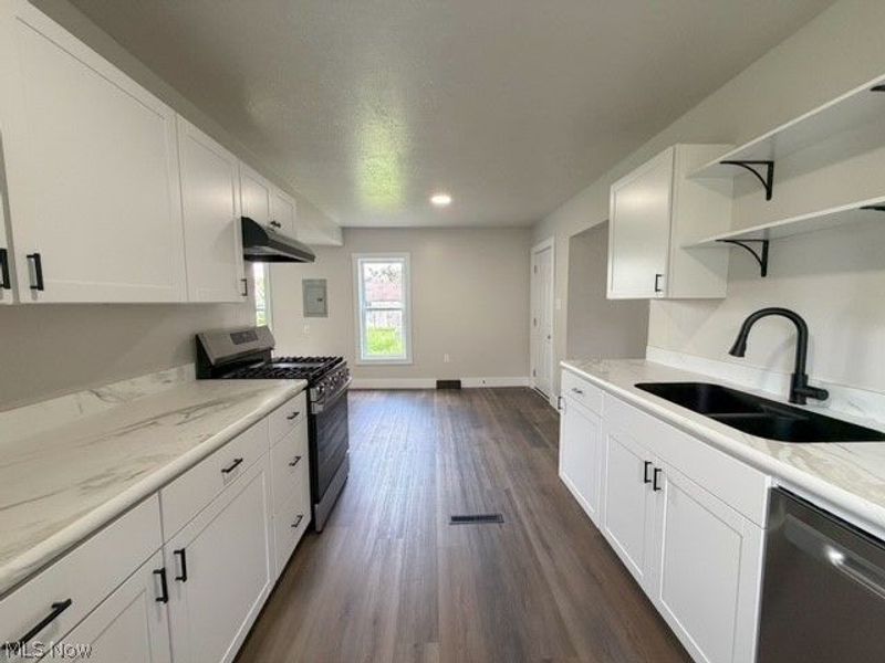 404 5th Street NW, New Philadelphia, OH 44663 Photo 8