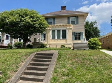 1240 Ridge Road NW, Canton, OH 44703