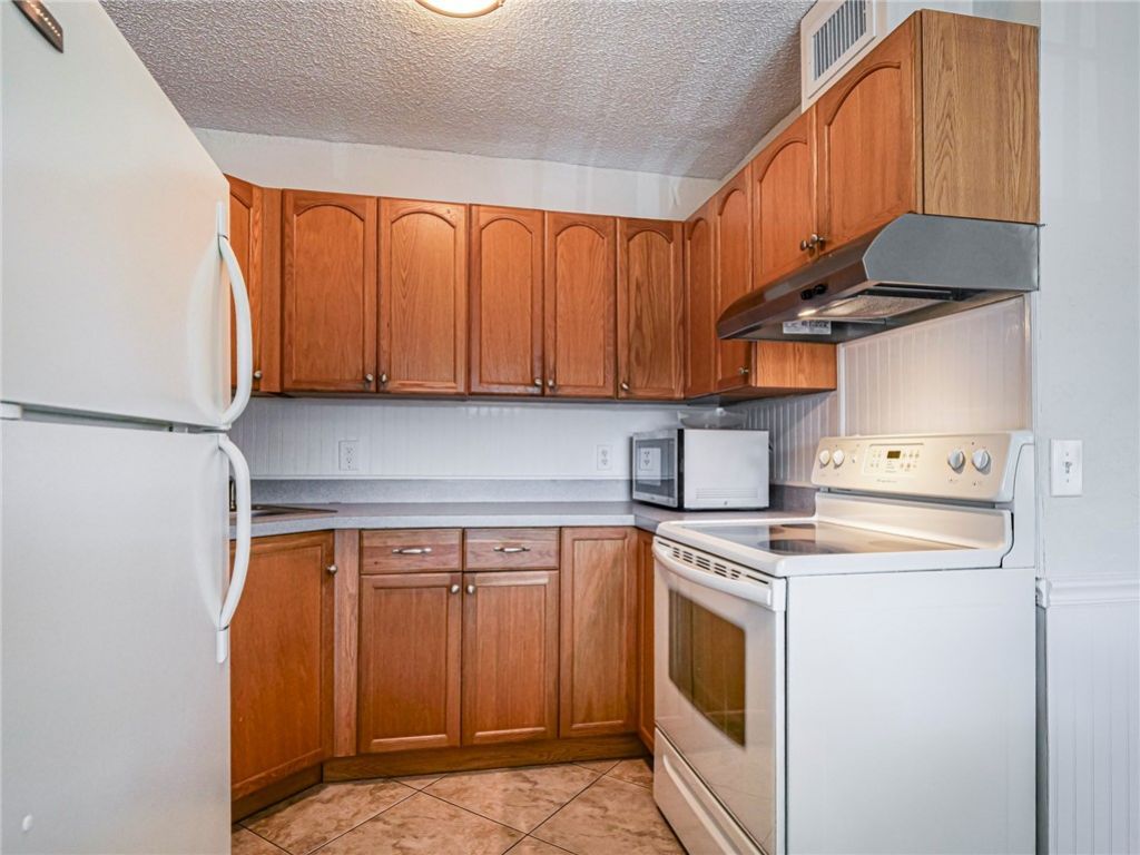 923 22nd Place, Unit 219, Vero Beach, FL 32960 Photo