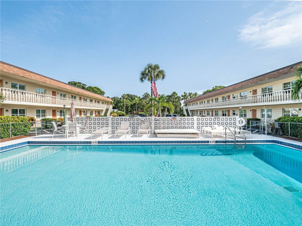 923 22nd Place, Unit 219, Vero Beach, FL 32960 Photo