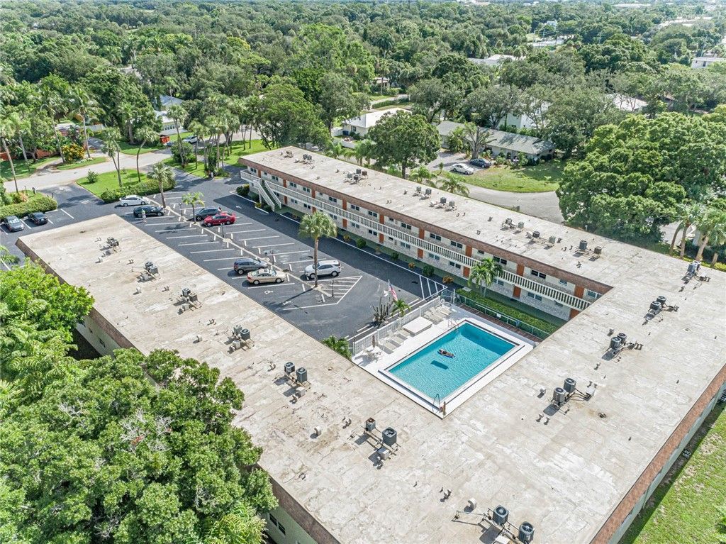 923 22nd Place, Unit 219, Vero Beach, FL 32960 Photo