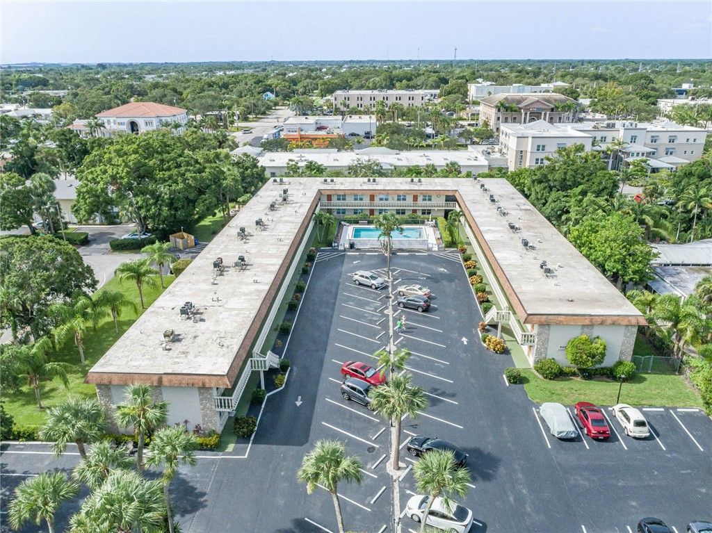 923 22nd Place, Unit 219, Vero Beach, FL 32960 Photo