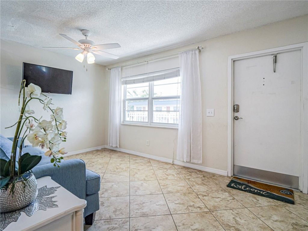 923 22nd Place, Unit 219, Vero Beach, FL 32960 Photo