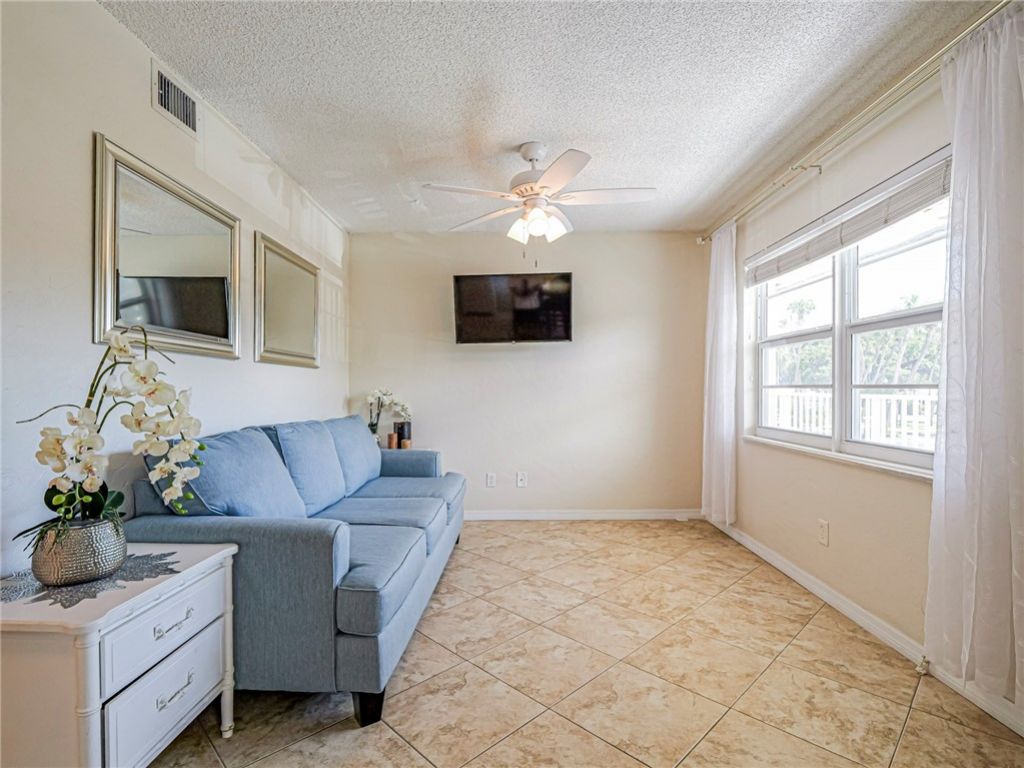 923 22nd Place, Unit 219, Vero Beach, FL 32960 Photo