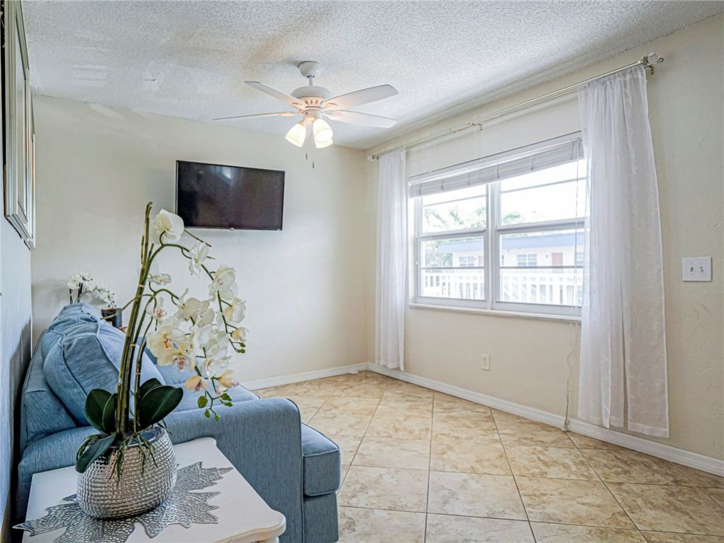 923 22nd Place, Unit 219, Vero Beach, FL 32960 Photo