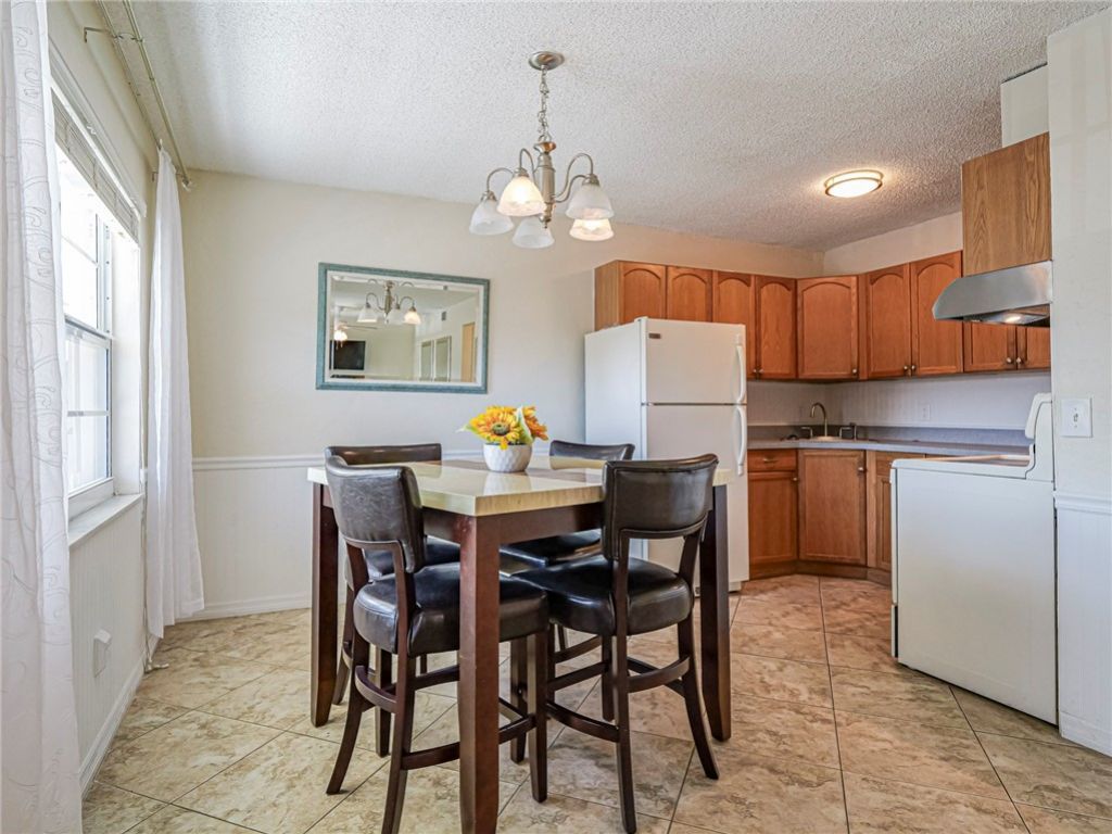 923 22nd Place, Unit 219, Vero Beach, FL 32960 Photo