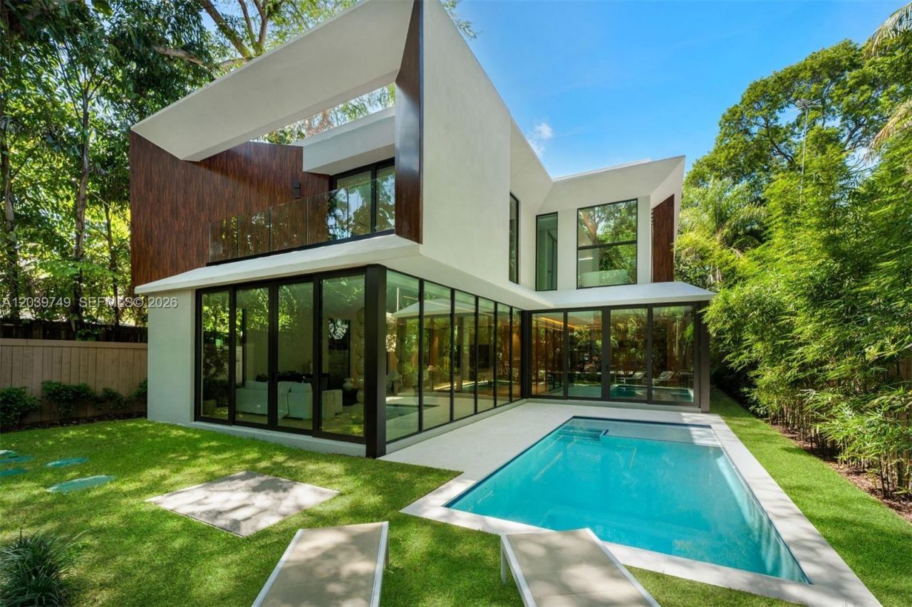 3579 Avocado Ave, Miami, FL 33133 Photo