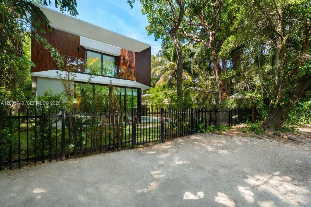 3579 Avocado Ave, Miami, FL 33133 Photo