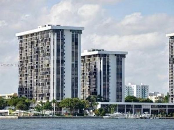 1901 Brickell Ave , Unit B1007, Miami, FL 33129
