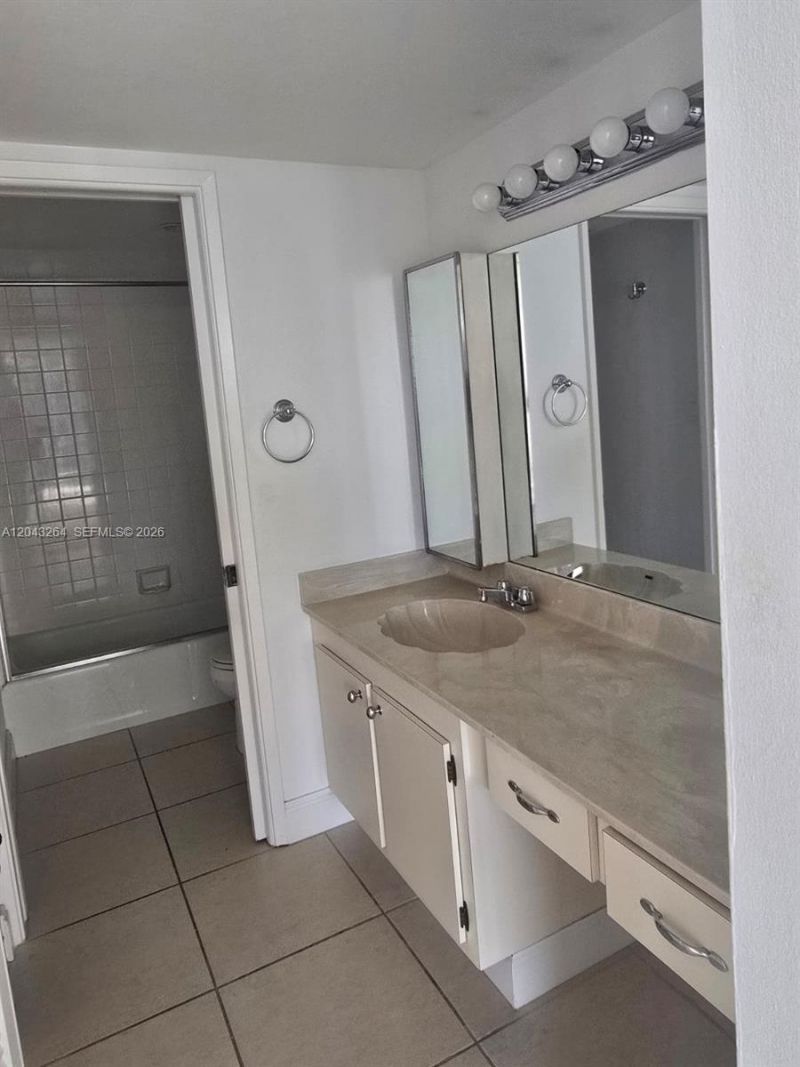 1901 Brickell Ave , Unit B1007, Miami, FL 33129 Photo