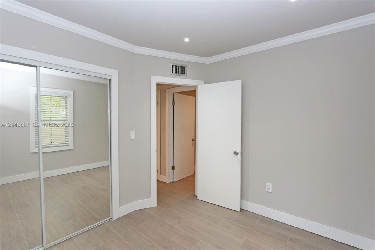 3395 Franklin Ave , Unit D, Miami, FL 33133 Photo