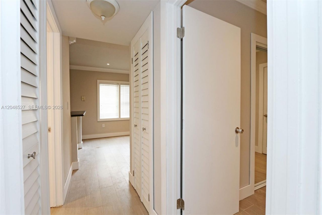 3395 Franklin Ave , Unit D, Miami, FL 33133 Photo