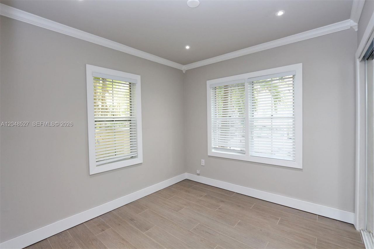 3395 Franklin Ave , Unit D, Miami, FL 33133 Photo
