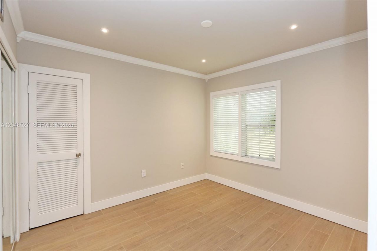 3395 Franklin Ave , Unit D, Miami, FL 33133 Photo