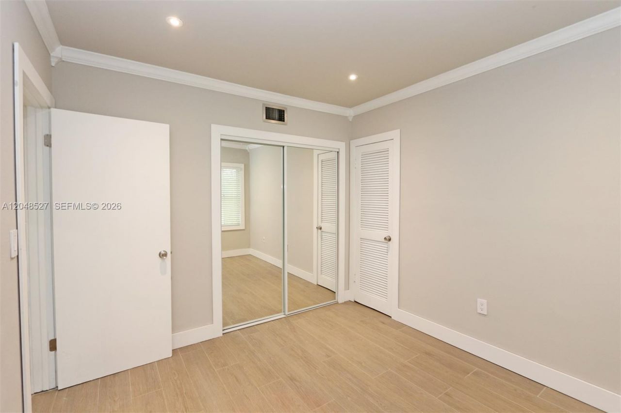 3395 Franklin Ave , Unit D, Miami, FL 33133 Photo