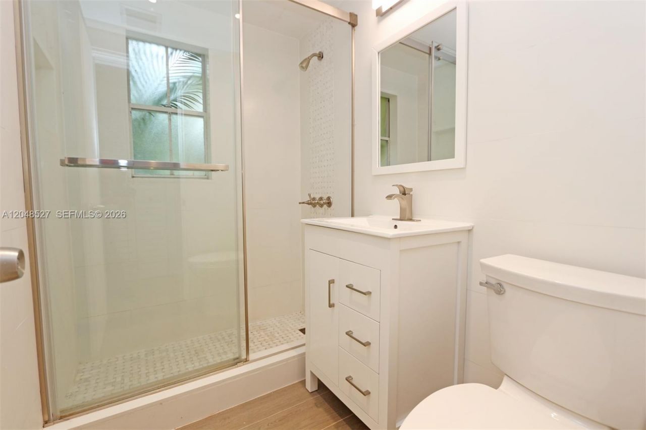 3395 Franklin Ave , Unit D, Miami, FL 33133 Photo
