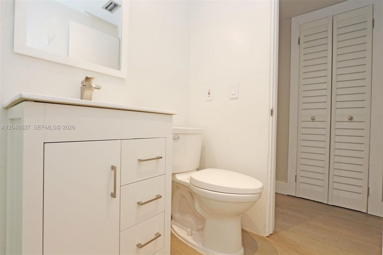 3395 Franklin Ave , Unit D, Miami, FL 33133 Photo