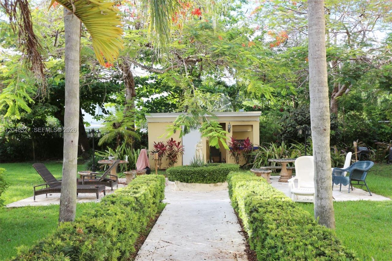 3395 Franklin Ave , Unit D, Miami, FL 33133 Photo