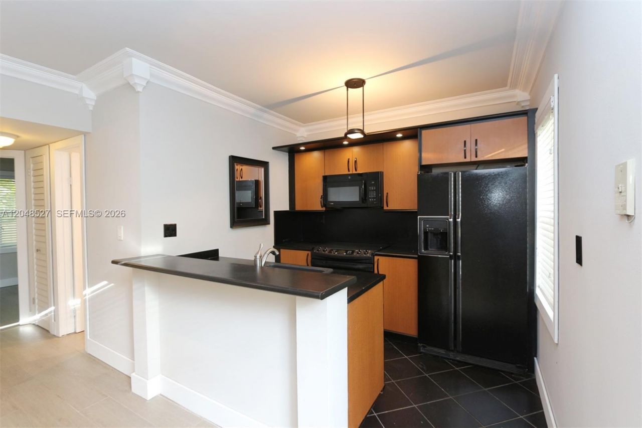 3395 Franklin Ave , Unit D, Miami, FL 33133 Photo