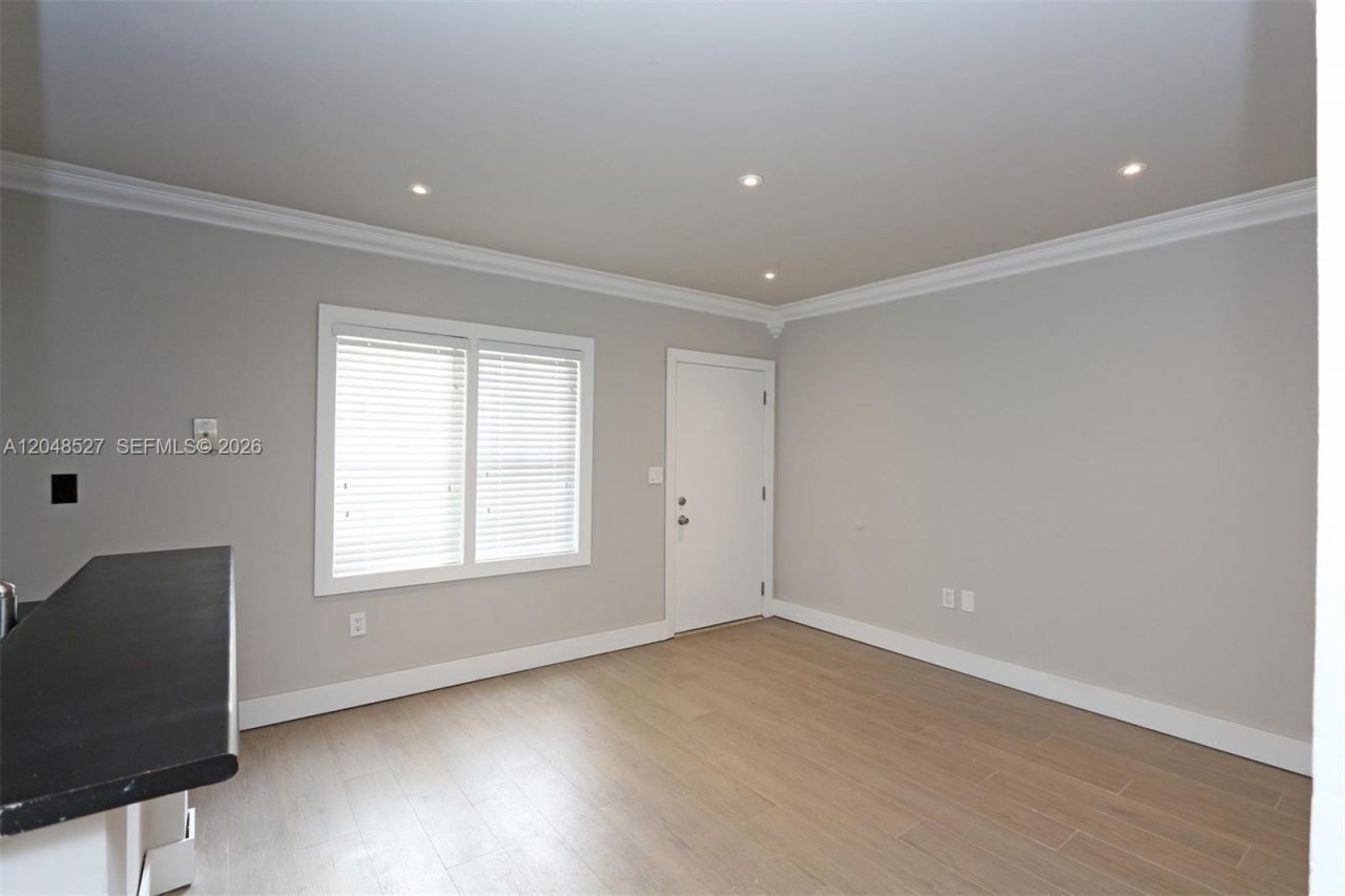 3395 Franklin Ave , Unit D, Miami, FL 33133 Photo