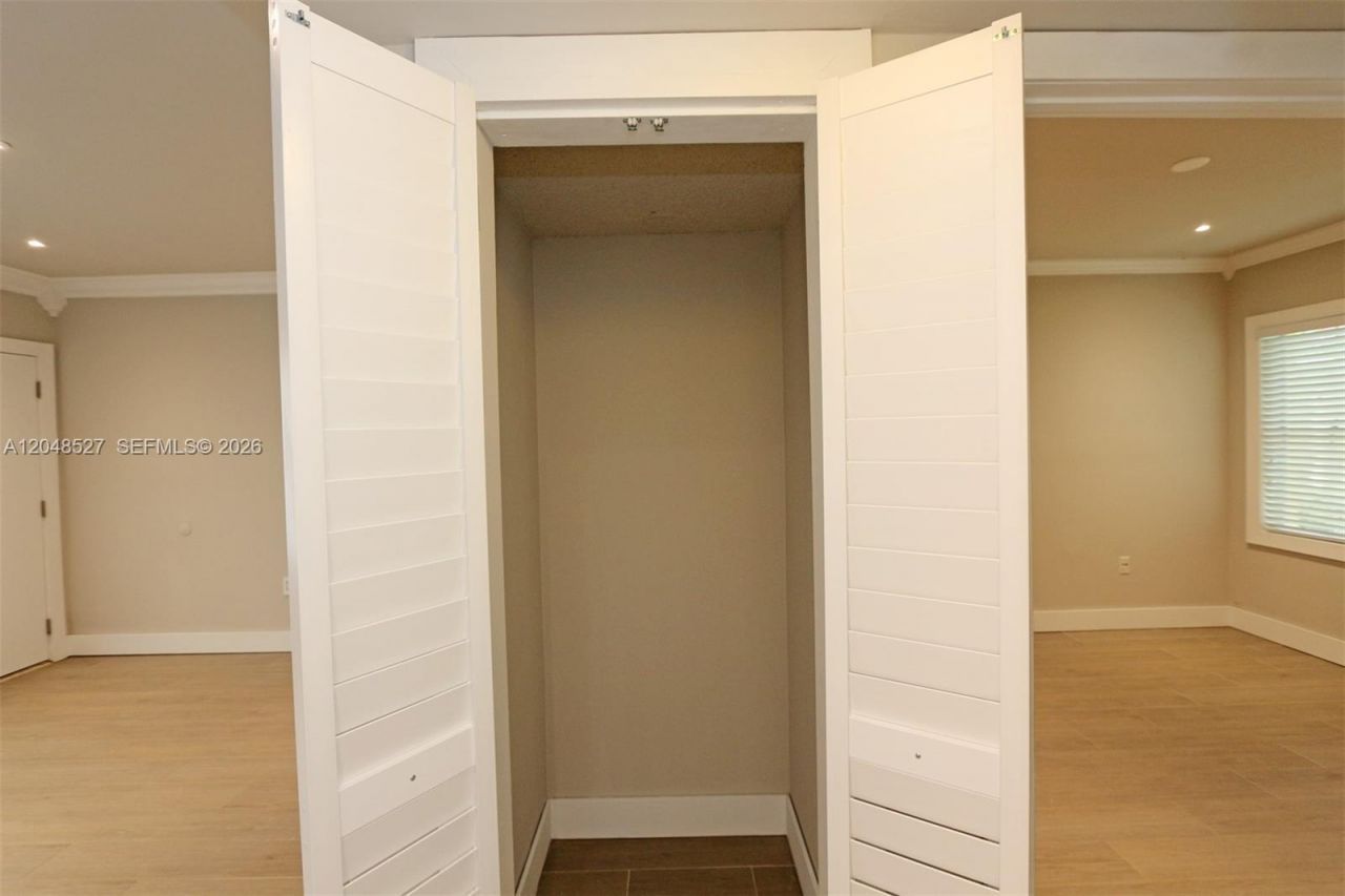 3395 Franklin Ave , Unit D, Miami, FL 33133 Photo