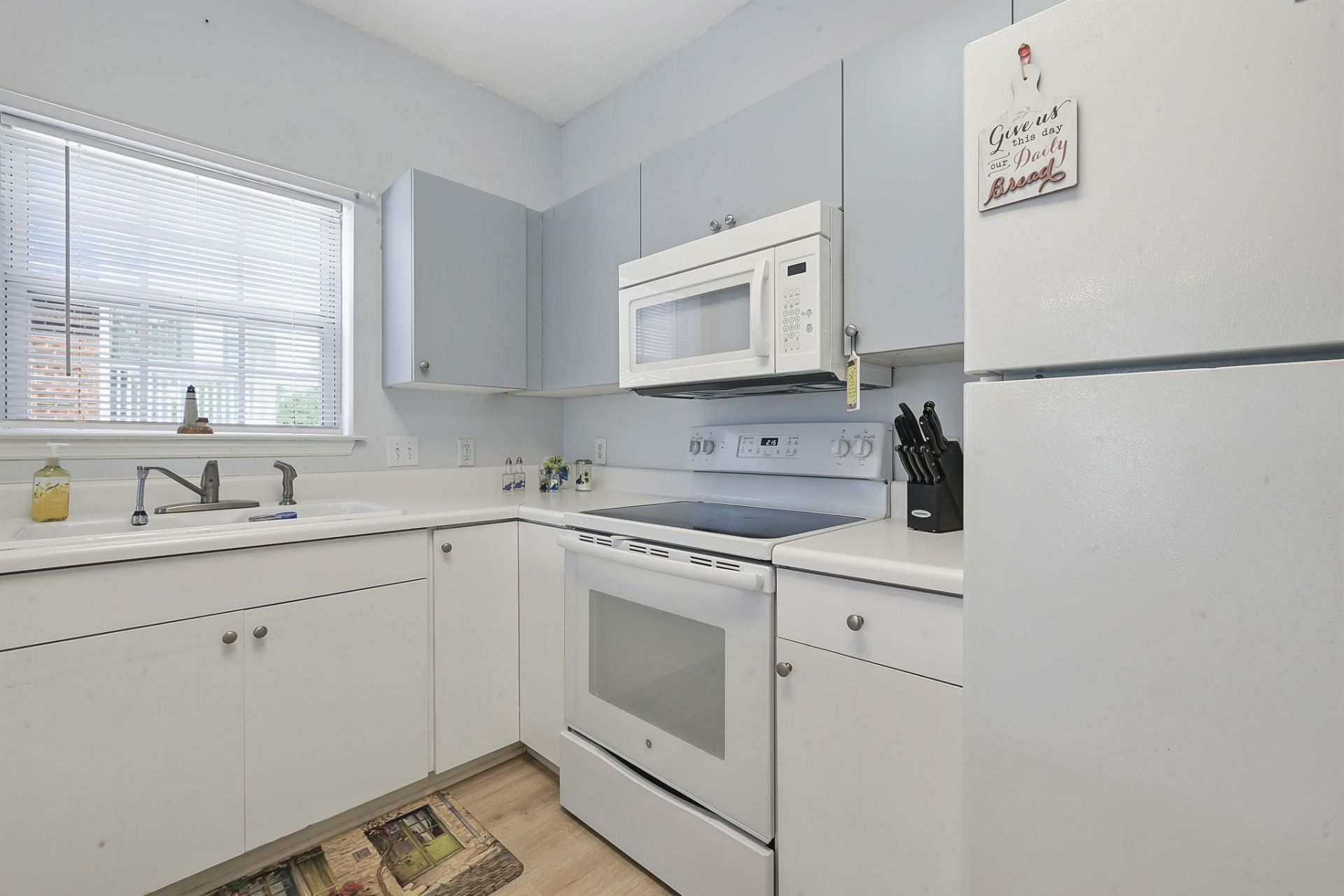 3923 Gladiola Ct.  Photo 5