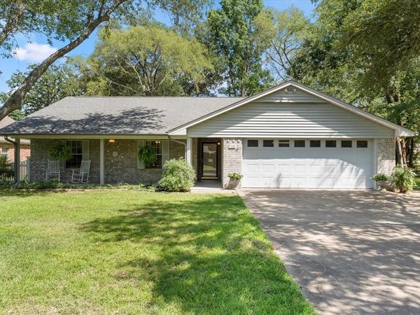 116 Meadowood Road, Enchanted Oaks, TX 75156