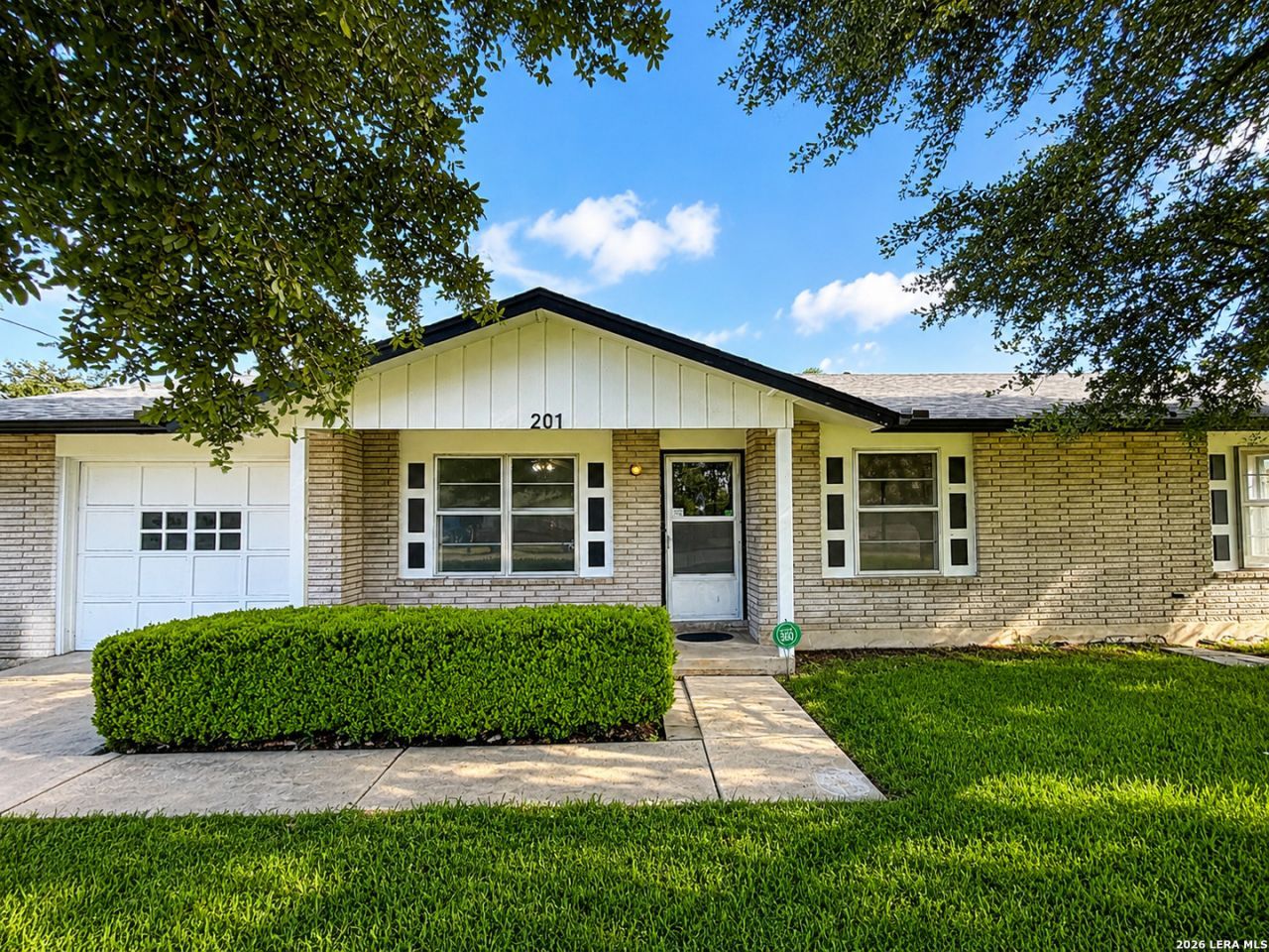 201 Avenue D, Converse, TX 78109 Main Photo