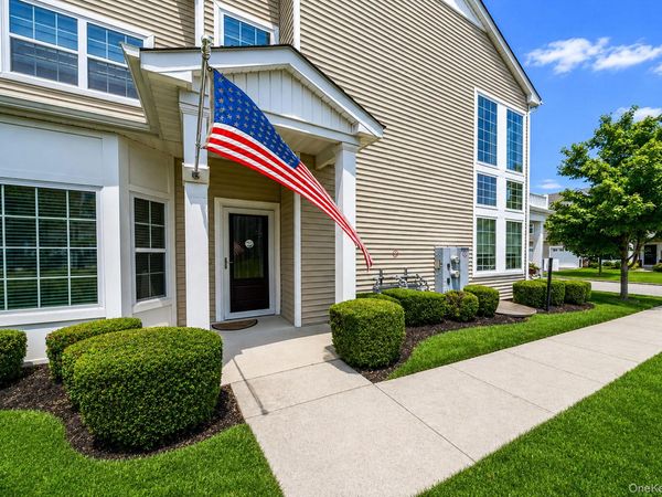 32 Avery Way, Blue Point, NY 11772