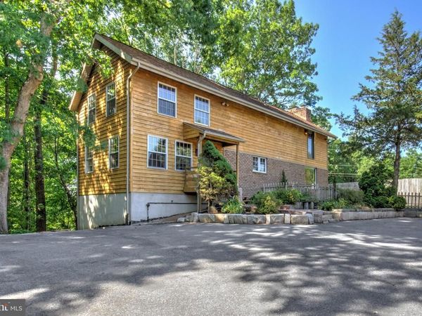 1175 S MEADOW LANE , PALMYRA, PA 17078