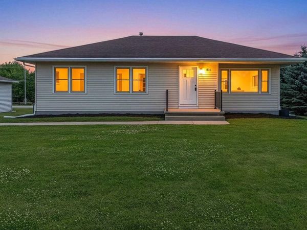 1734 OAKRIDGE PLACE, Neenah, WI 54956
