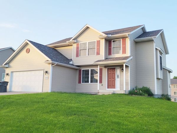 4339 55th Avenue , Bettendorf, IA 52722