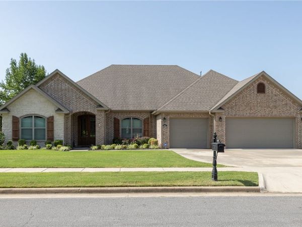 2661 W Vanike Drive , Fayetteville, AR 72704