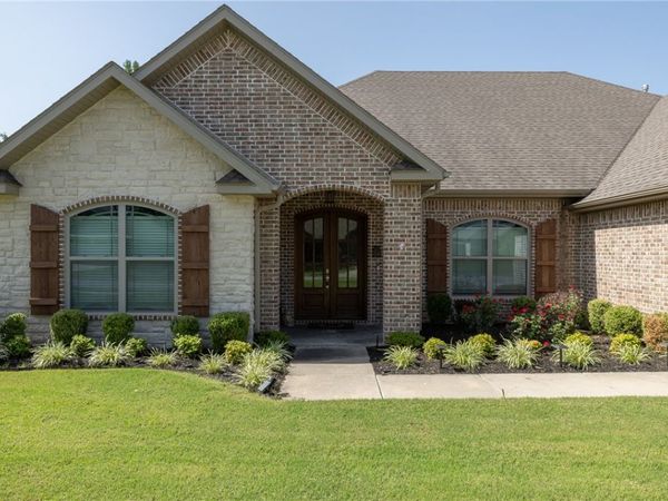 2661 W Vanike Drive , Fayetteville, AR 72704