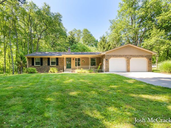 2894 Gulliford Drive SE, Lowell, MI 49331