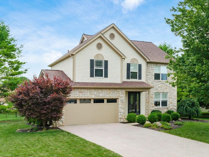 4690 Helmsbridge Court, Grove City, OH 43123 Photo 2