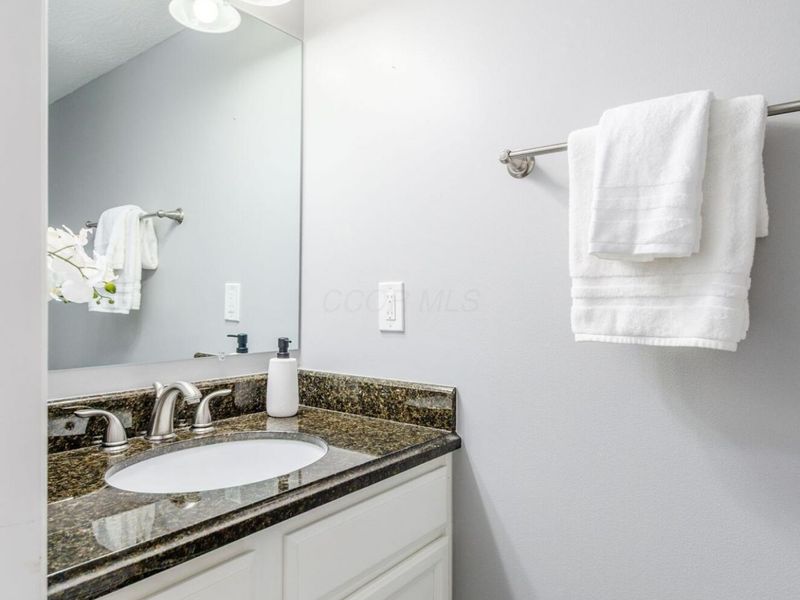 4690 Helmsbridge Court, Grove City, OH 43123 Photo 25