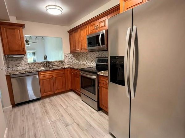 4182 S Pine Island Rd , Davie, FL 33328