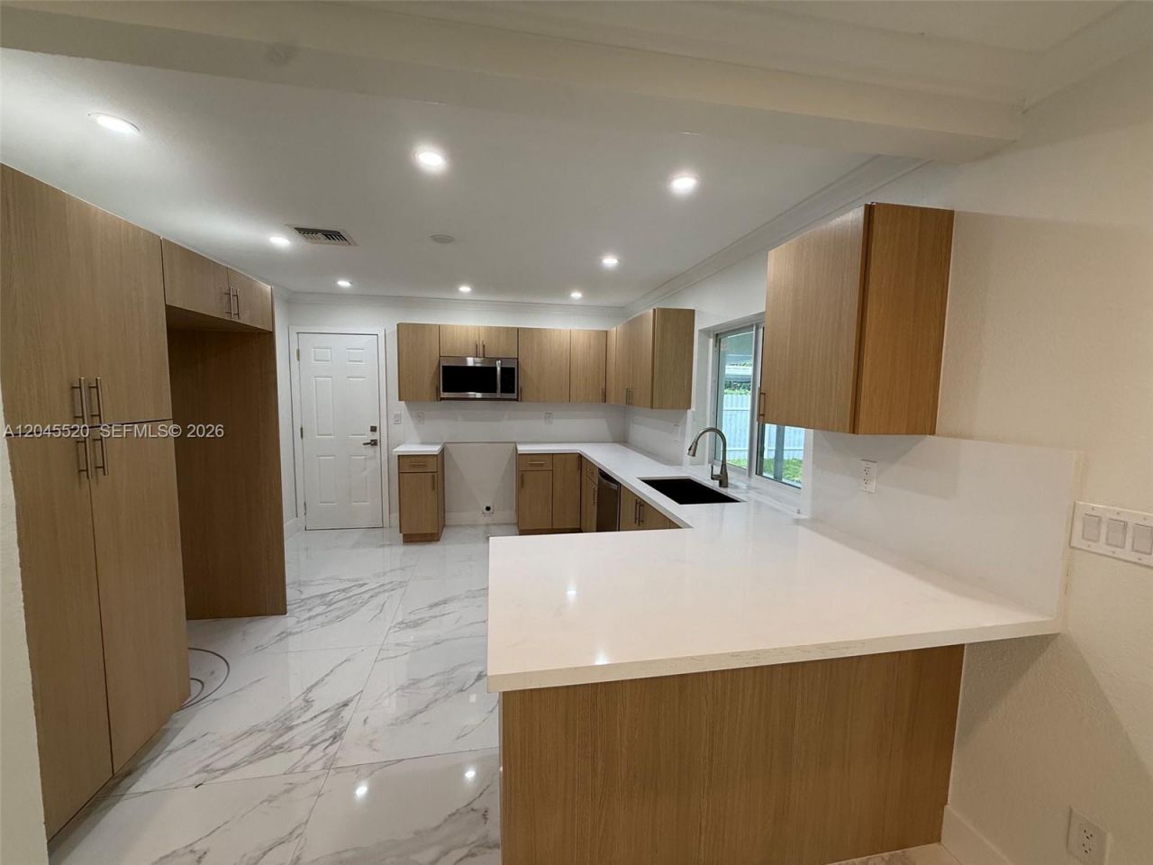 8090 W 18th Lane Rd , Hialeah, FL 33014 Photo