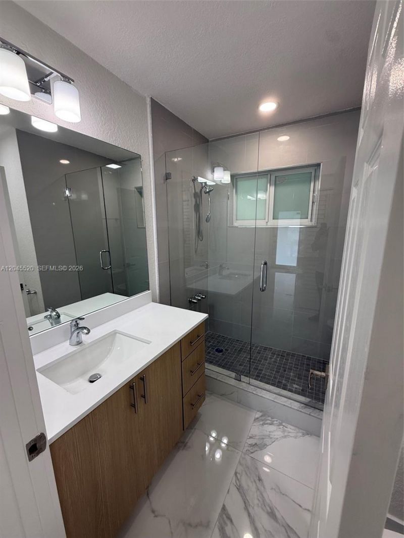 8090 W 18th Lane Rd , Hialeah, FL 33014 Photo